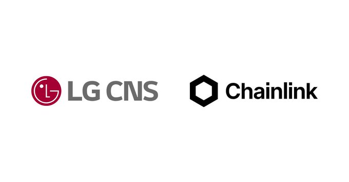 A white background displays the red LG CNS logo on the left and the black Chainlink logo and wordmark on the right.