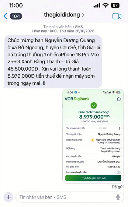 An iPhone Messages screenshot announcing a VCB Digibank transfer of 8.979.000 VND to Nguyễn Dương Quang, dated 26/10/2026.