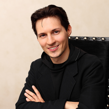 Pavel Durov, founder of Telegram, smiling with crossed arms in a black blazer and turtleneck, pictured alongside news of his company's plans to launch a native non-custodial crypto wallet to over a billion users this summer.