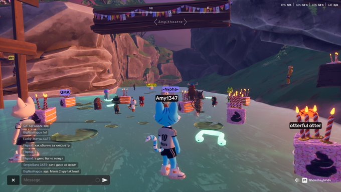 A video game screenshot showing a blue character (Amy1347) in an amphitheatre area with multiple cake slices topped with birthday candles scattered around, and a chat interface with Russian text on the left side.