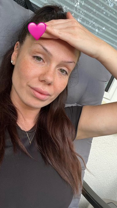 A natural-looking selfie with minimal makeup, freckles on full display, and a heart emoji filter on the forehead—perfectly matching the "natural lovers" Thursday greeting.