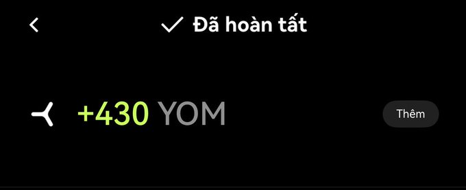 A mobile screen displaying a completed transaction confirmation with the text "Đã hoàn tất" (Vietnamese for "Completed") and a transfer of +430 YOM, with an "Thêm" (Add) button on the right.