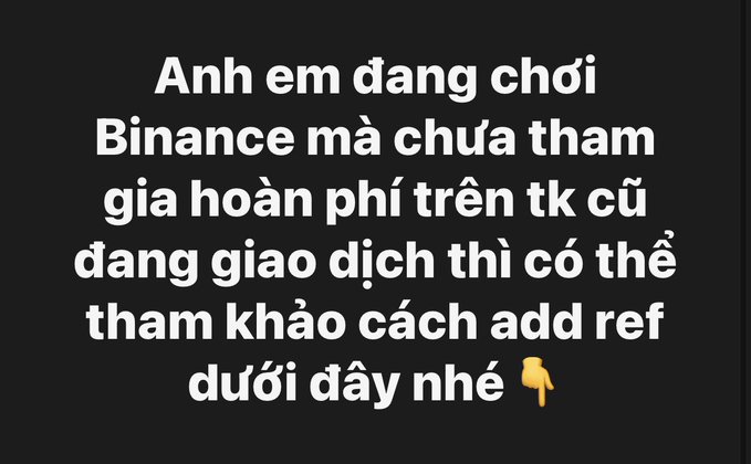 The image features Vietnamese text on a black background encouraging users to join Binance and take advantage of the fee refund program by following the reference link provided below, with a pointing-down finger emoji directing attention to the referral code. The post complements this by providing the specific referral code "KO2C41E8" and step-by-step instructions on how to use it for a 20% refund on spot and futures trading fees.