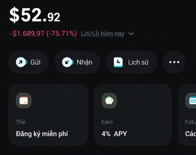 A crypto exchange app interface shows a balance of $52.92 with a daily loss of -$1,689.97 (-75.71%), featuring Vietnamese options for Send (Gửi), Receive (Nhận), History (Lịch sử), Card (Thẻ) registration, and Earn at 4% APY.