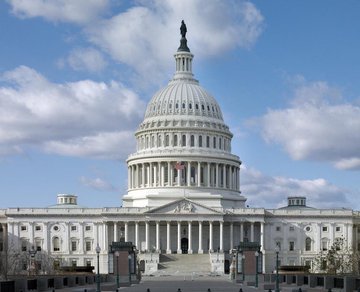 The image shows the U.S. Capitol Building under a partly cloudy sky, symbolizing the legislative process behind the CLARITY Act. Its imposing neoclassical architecture underscores the political significance of Ripple's Brad Garlinghouse awaiting the bill's passage, which would further cement XRP's status as a recognized commodity.