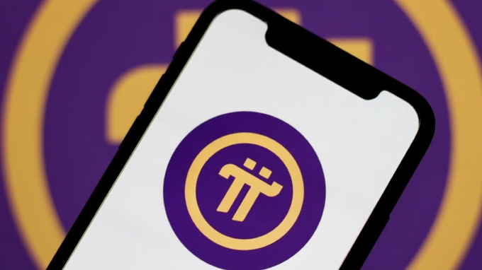 The image shows a smartphone with an icon of the symbol "P" inside a circle, which represents the Bitcoin symbol. The phone's screen displays a message about Pi mainnet upgrading to Protocol 25 by June 18. This update will require all Mainnet nodes to complete the upgrade by that date or risk being disconnected from the network. The post also mentions that node operators should upgrade early and avoid last-minute delays, emphasizing the importance of timely upgrades for maintaining connectivity on the mainnet.