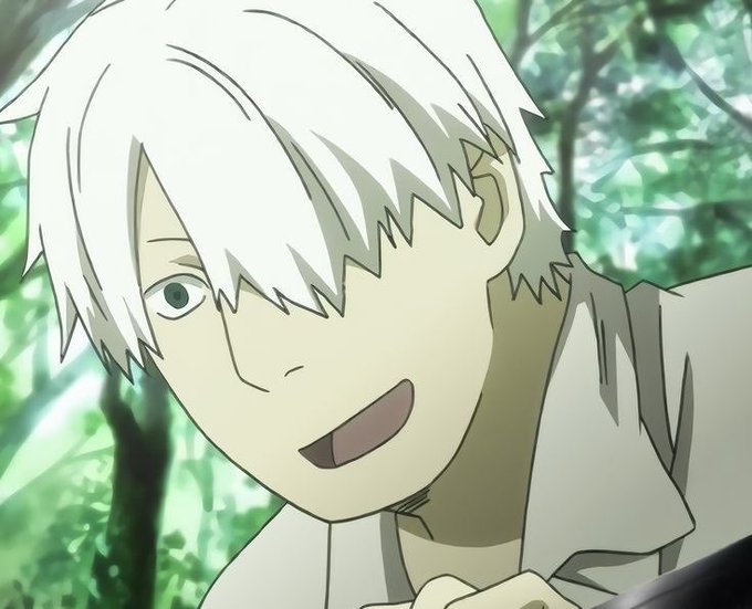 An anime-style illustration of a white-haired character with a gentle smile, set against a green forest background.