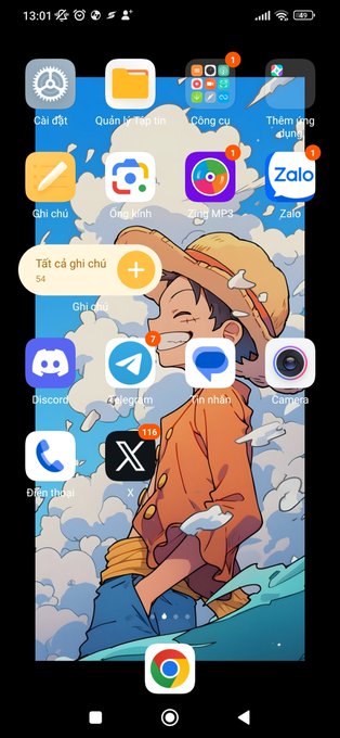 An Android phone home screen featuring an One Piece anime wallpaper with Luffy, displaying various app folders and icons including 'Cài đặt', 'Quản lý tệp tin', 'Zalo', and Discord.