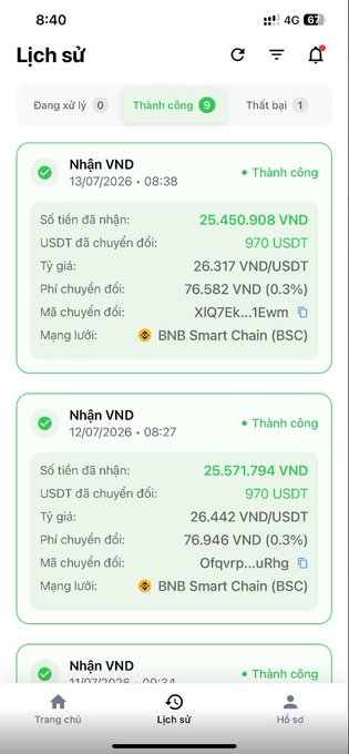 The image shows a Vietnamese crypto exchange transaction history screen displaying multiple successful VND withdrawals of approximately 970 USDT each (converted to around 25.45-25.57 million VND) via BNB Smart Chain, with conversion fees of 0.3%. This supports the post's message about successfully withdrawing funds in Vietnam despite no licensed exchanges, demonstrating a working cash-out method ahead of an upcoming "Payx" event.