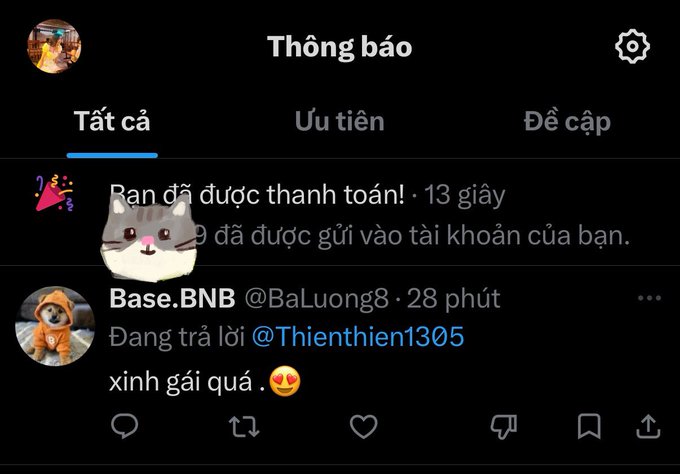 A screenshot of Vietnamese Twitter notifications showing a payment confirmation ("Bạn đã được thanh toán!" / "9 đã được gửi vào tài khoản của bạn") from 13 seconds ago, with an earlier reply from @BaLuong8 to @Thienthien1305 saying "xinh gái quá 😍". The image supports the post by showing proof of receiving a recent payment via the Pay X app, reinforcing the claim of being paid and encouraging followers to guess the amount for a prize.