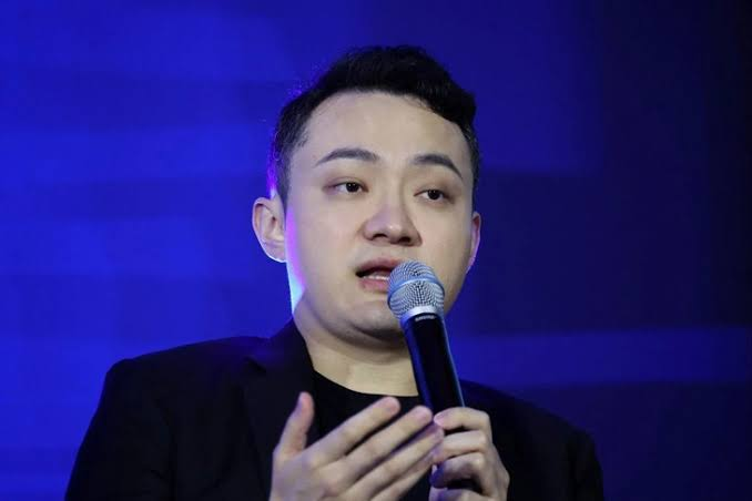Justin Sun speaks while holding a microphone, with the accompanying post highlighting his announcement of TRON deploying post-quantum cryptography on its testnet to safeguard blockchain against future security threats.