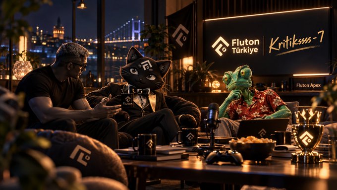 Three characters, including a person and two humanoid figures in suits, sit in a studio setting with a screen displaying "Fluton Türkiye Kritikssss-7" and "Fluton Apex".