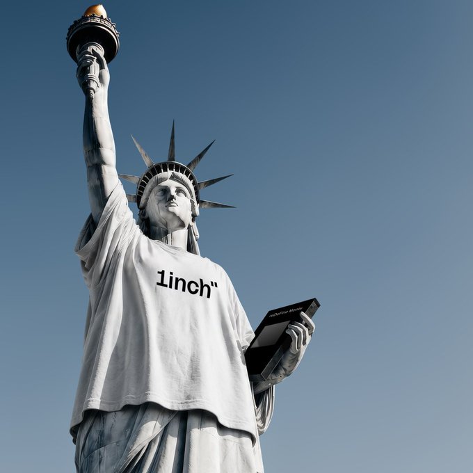 The image features a statue of the Statue of Liberty, wearing a white t-shirt with the word "LINCH" printed on it. Below the statue's head, there is an open book that reads "LINCH". The scene takes place against a clear blue sky background.