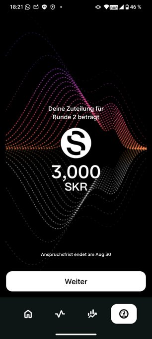 A screenshot of a mobile app interface in German showing 'Deine Zuteilung für Runde 2 beträgt 3,000 SKR' (Your allocation for round 2 is 3,000 SKR) against a colorful wave background.