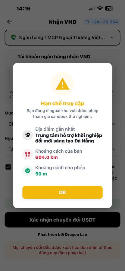 A Vietnamese mobile app screen titled 'Nhận VND' displaying an 'Hạn chế truy cập' (Access Restricted) warning popup due to being 604.0 km outside the allowed 50m sandbox area in Đà Nẵng.