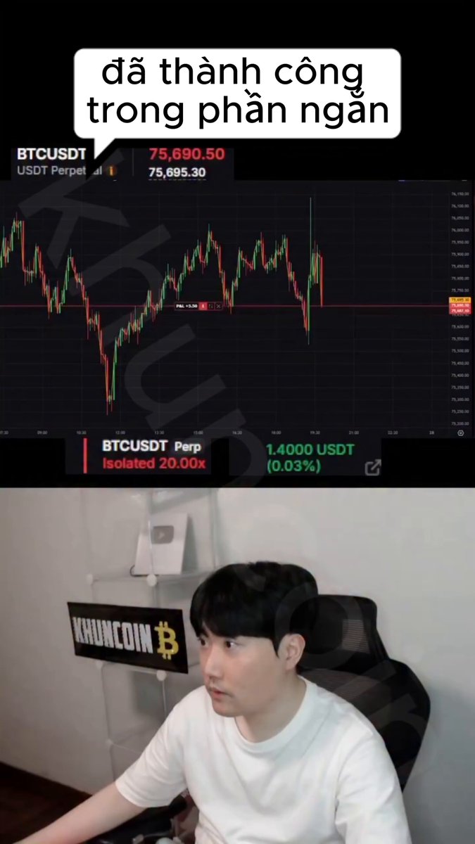 The image features an advertisement that has both text and pictures, with the focus being on Bitcoin. The primary text reads "Anh trai hàn xẻghuip 700$ trước khi btc sụp Anh ấy điềm tỉnh quá Học được ký luật như a trai thì mới tại được". The advertisement also includes an image of the Bitcoin symbol. 
The post itself is a screenshot from a website that has Bitcoin displayed in its content. At the bottom, there's a person who appears to be watching the Bitcoin screen and looking confused.