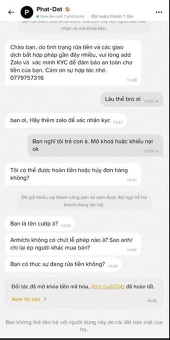 A screenshot of a Zalo chat with "Phát-Đạt" shows a buyer requesting a refund for a mobile top-up transaction, highlighting dispute handling and a tiny remaining balance of 0.0779757316 in the Zalo wallet. The accompanying post warns about P2P scammers who lure users from apps to Zalo under names like "Phát Đạt," "Phát Tài Phát Lộc," or "247," urging people to avoid similar fraud patterns.