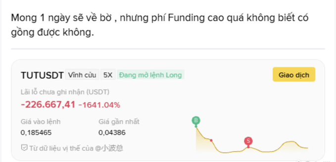 Vietnamese trading interface showing TUTUSDT token with a devastating -1641.04% loss (-226,667.41 USDT), with entry price 0.185465 and current price 0.04386, and a message about high funding fees.