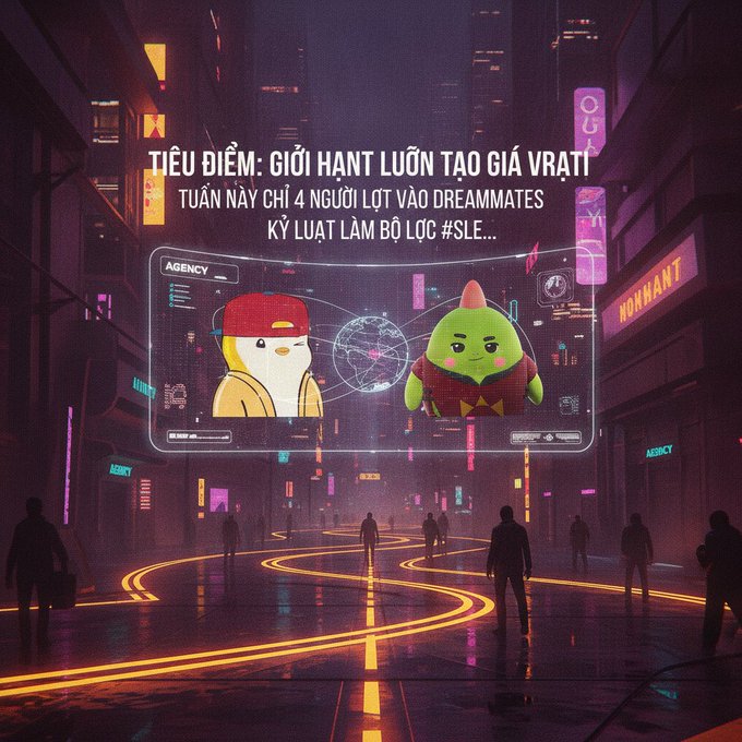 A cyberpunk-style city street at night with neon lights and silhouettes of people, featuring a holographic display with two cartoon characters and Vietnamese text including "TIÊU ĐIỂM: GIỚI HẠT LUÔN TẠO GIÁ VRAT" and "DREAMMATES".