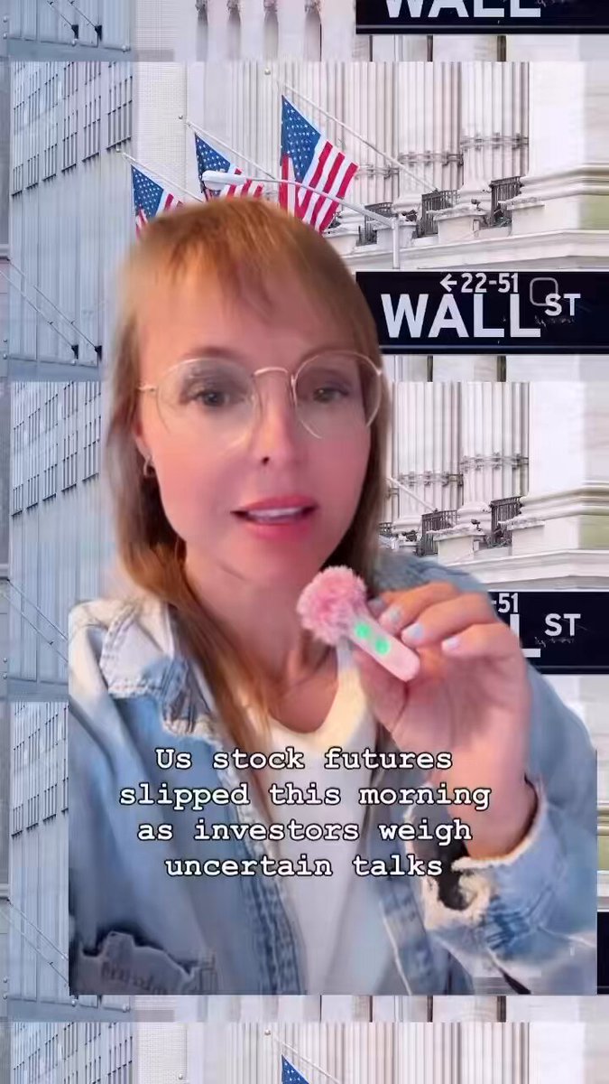The image shows a woman wearing glasses holding a lollipop while talking about an article she saw online. The text in the image references Bitcoin and stock markets, suggesting that the topic of discussion might be related to cryptocurrency or financial trading strategies.