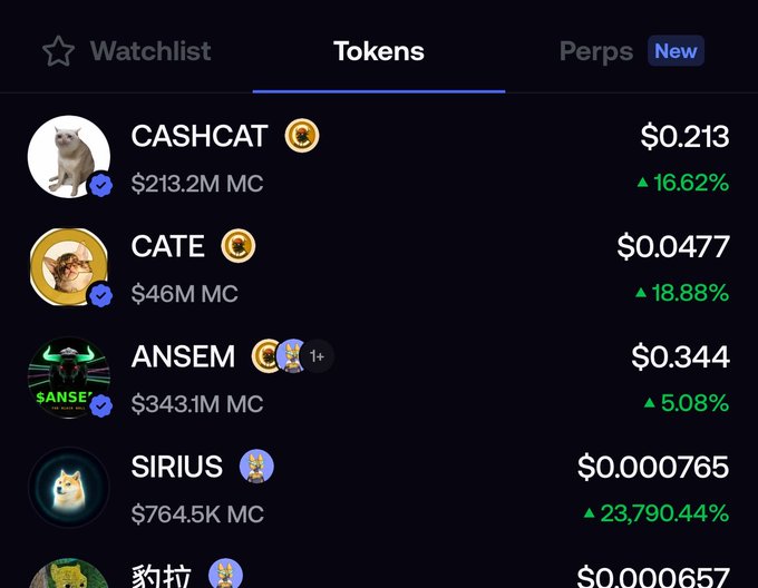 A dark-themed cryptocurrency tracking app displays a "Tokens" tab with meme coins like CASHCAT ($0.213, +16.62%), CATE ($0.0477, +18.88%), ANSEM ($0.344, +5.08%), SIRIUS ($0.000765, +23,790.44%), and 豹拉 showing significant gains, with the post likely promoting a referral link to fomo.family to earn referral rewards on these viral meme tokens.