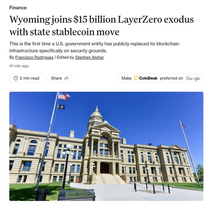 The image shows the Wyoming State Capitol building under a clear blue sky, appearing in a CoinDesk article titled "Wyoming joins $15 billion LayerZero exodus with state stablecoin move," which reports that Wyoming became the first U.S. government entity to publicly switch blockchain infrastructure—moving its FRNT stablecoin from LayerZero to Chainlink's CCIP on security grounds.
