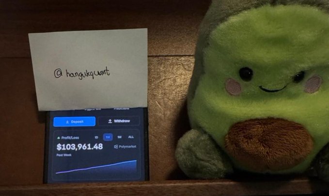 A handwritten note reading "@hangukquant" sits next to a phone displaying a Polymarket portfolio of $103,961.48 in profit/loss, alongside a plush avocado toy, visually promoting the quant trader's lecture series on making 1M USD through HFT market-making on Polymarket.