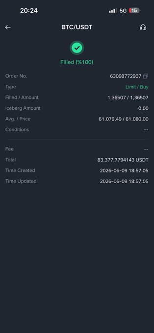 The image shows a phone screen displaying information about Bitcoin transactions, including details such as the amount of Bitcoins received or sent, the time when the transaction was completed, and the price of the Bitcoins at that moment. The text "#Bitcoin Dipleri süpürmeye devam Kısa tradeler bizim işimiz Az Öz Temiz" is also present in the image. This information might be useful for someone who is interested in investing or trading Bitcoin, as it provides insights into recent transactions and market trends related to this digital currency.