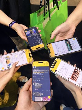 A group of traders hold up their phones displaying social media feeds and live video content, showing their engagement with the crypto trading community. The accompanying post highlights a meeting with fellow traders @btc66c, @NicChen219, @BTCQH66, and @Chelseaaskkla, suggesting this gathering represents a collaborative moment among online crypto personalities.