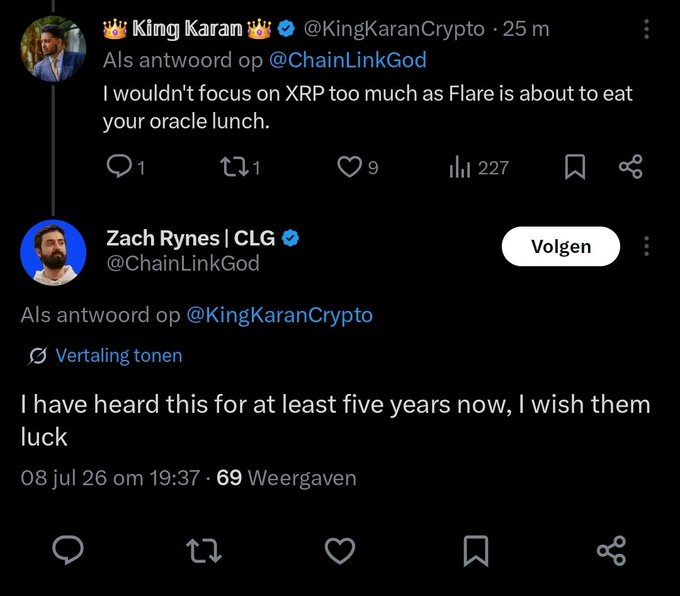 A Twitter/X thread in Dutch where KingKaranCrypto (@KingKaranCrypto) replies to ChainLinkGod (@ChainLinkGod) warning about Flare eating XRP's oracle lunch, and ChainLinkGod responds dismissively.