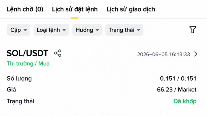 The image shows a picture of an iPhone screen with a lot of text displayed across the top. The content appears to be written in a foreign language, possibly Vietnamese, as indicated by the title "Vietnamese". At the bottom right corner of the photo, there is a phone number that reads "0.1 Mình không có bất công với mà tròn 200$ Trang cây." This phone number could be related to an email or a conversation with someone in Vietnam.