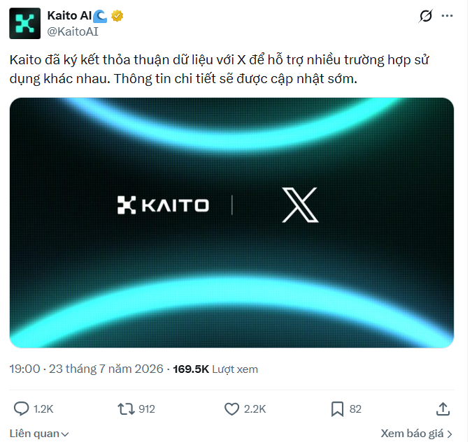 The image is a promotional graphic for Kaito AI announcing a data agreement with X (Twitter), featuring both the KAITO and X logos against a dark background with glowing cyan light arcs. The Vietnamese text translates to: "Kaito has signed a data agreement with X to support various use cases. Detailed information will be updated soon."