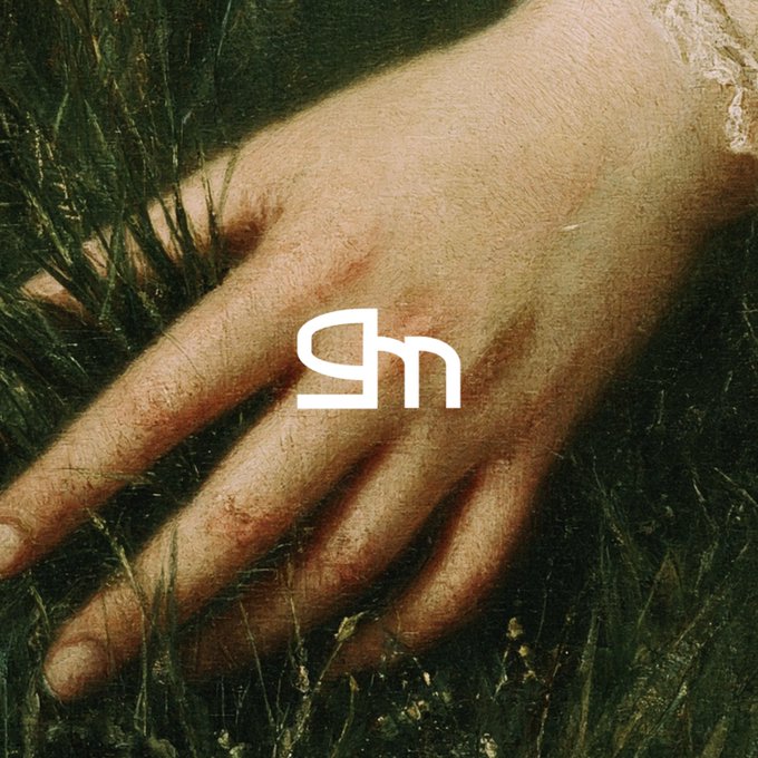 A detail of a Renaissance-style painting showing a pale hand with long fingers resting in grass, overlaid with the white '9m' logo in the center.
