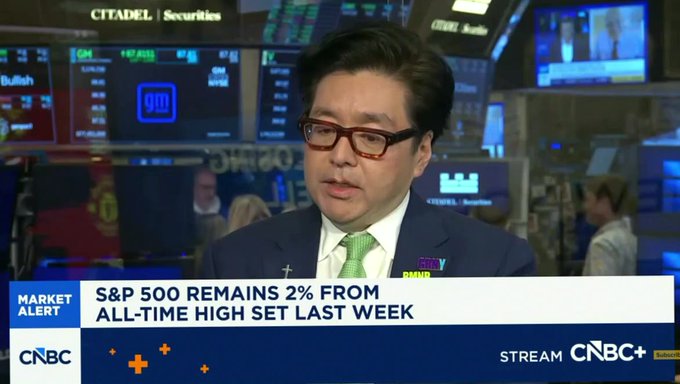 A CNBC broadcast featuring a market alert that 'S&P 500 REMAINS 2% FROM ALL-TIME HIGH SET LAST WEEK', with a man in glasses speaking in front of Citadel Securities and ODD branding.