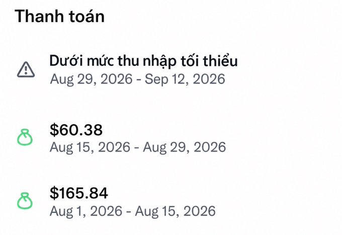 A Vietnamese-language payment summary titled 'Thanh toán' displays three entries: 'Dưới mức thu nhập tối thiểu' (Aug 29, 2026 - Sep 12, 2026), $60.38 (Aug 15, 2026 - Aug 29, 2026), and $165.84 (Aug 1, 2026 - Aug 15, 2026).