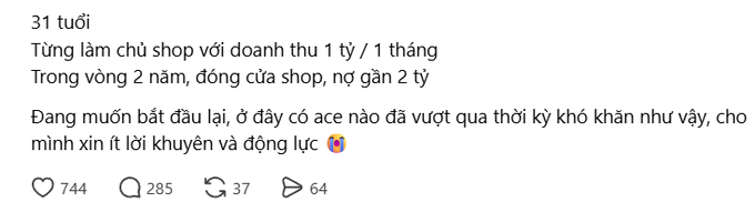 A Vietnamese social media post by a 31-year-old asking for advice on restarting after running a shop with 1 billion VND monthly revenue and 2 billion VND debt over 2 years.