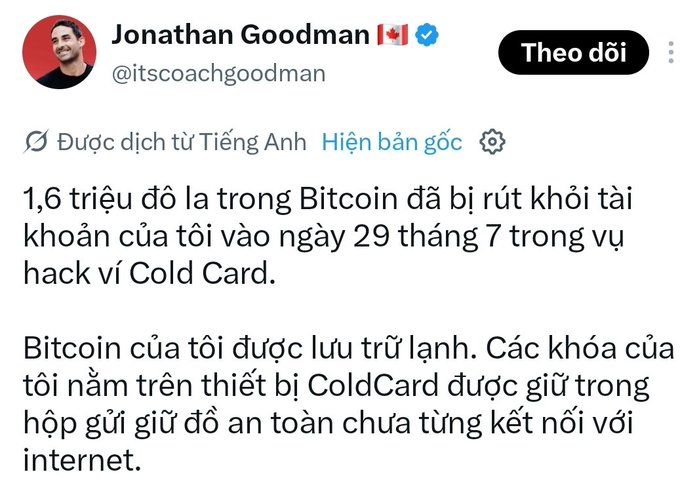 A Vietnamese-translated tweet from Jonathan Goodman (@itscoachgoodman) stating that $1.6 million in Bitcoin was stolen from his account on July 29 in a hack, despite his private keys being stored cold on a never-internet-connected ColdCard device.