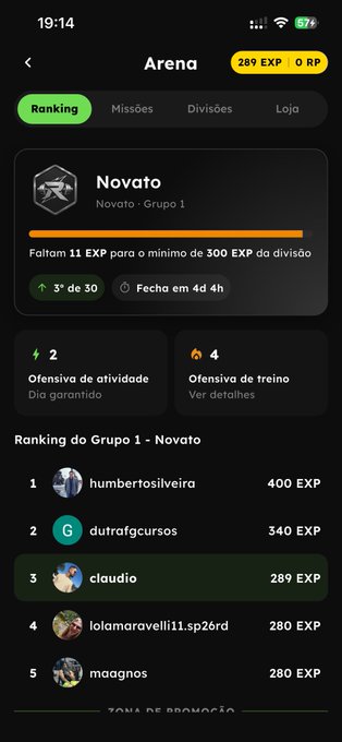 A mobile app screenshot in Portuguese shows an Arena ranking page where the user 'claudio' is 3rd of 30 with 289 EXP in the Novato group, trailing behind 'humbertosilveira' (400 EXP) and 'dutrafgcursos' (340 EXP).