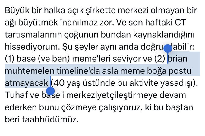 A Turkish text passage discusses decentralization challenges at a large public open-source company, with a highlighted section reading "base (ve ben) meme'leri seviyor ve (2) brian muhtemelen timeline'da asla meme boğa postu atmayacak (40 yaş üstünde bu aktivite yasa dışı)" referring to base and brian's meme preferences and a joke about illegal meme posting for over-40s.