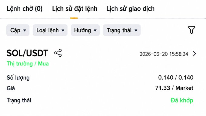 In the image, there is a cell phone screen with some text displayed. The main focus of the image is an overview of a webpage that includes information about a specific investment opportunity. Specifically, the screen shows the names of the people involved in this investment, which are "Lan" and "Lhau". The names also appear on the list of transactions on the page, specifically, they are "Lan" and "Huong". There is another transaction for an account balance listed under the "Day" section. Overall, it seems that the webpage offers insights about a financial investment opportunity among people named Lan and Huong.