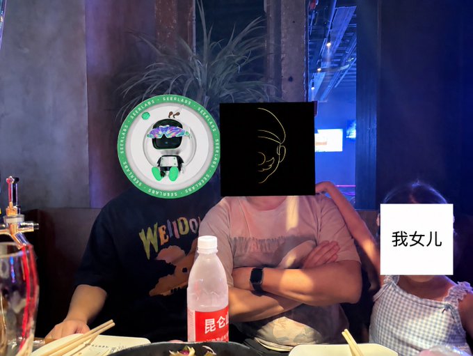 The image shows three people at a restaurant table—a person in a "Weido" black t-shirt, a person in a white shirt wearing a smartwatch, and a child on the right (face hidden) labeled "我女儿" (my daughter), with a bottle of 昆仑矿泉水 (Kunlun mineral water) on the table. The faces of the two adults are covered with cartoon stickers, suggesting the user is sharing an off-chain meetup photo with his crypto mentor "赫赫" (@Crypto_He) in Harbin, as described in the post about reconnecting with an old trading friend.