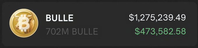 The image displays a cryptocurrency info card for "BULLE" (702M BULLE), showing a market cap of $1,275,239.49 and a value of $473,582.58 in green, while the accompanying post promotes a Solana airdrop offering 125,000 BULLE tokens to the first 555 wallets who repost with their address.