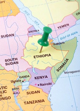 A green pushpin marks the location of Ethiopia on a colorful map of northeastern Africa, highlighting its position near the Red Sea, Gulf of Aden, and neighboring countries like Sudan, South Sudan, Kenya, Somalia, Eritrea, Djibouti, and Yemen. The image provides geographic context to the news about Ethiopia drastically cutting Bitcoin mining power by 77% due to severe drought conditions affecting its hydroelectric capacity.