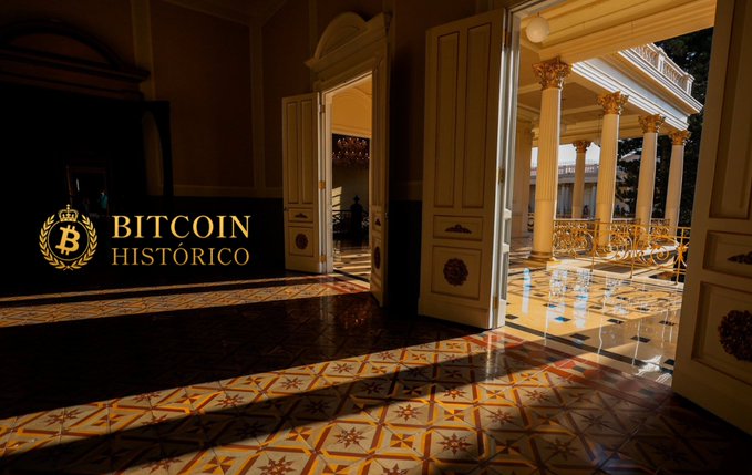 A grand, sunlit hallway opens into a palatial columned courtyard, overlaid with a golden logo reading "BITCOIN HISTÓRICO." The opulent, historic architecture reinforces the post's theme of "Life, Liberty, Bitcoin," visually equating Bitcoin with classical ideals of grandeur and freedom.