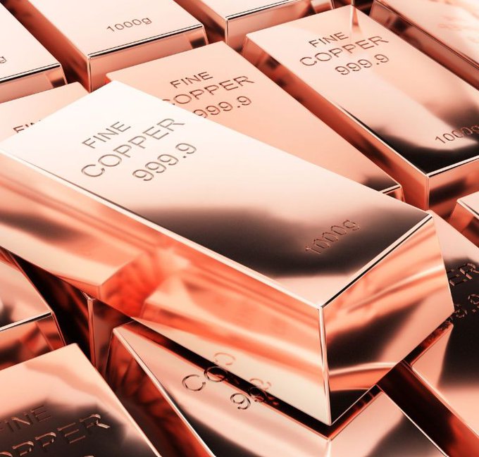 A 3D render of stacked polished copper bars stamped with 'FINE COPPER 999.9' and '1000g', showcasing their reflective metallic surfaces.