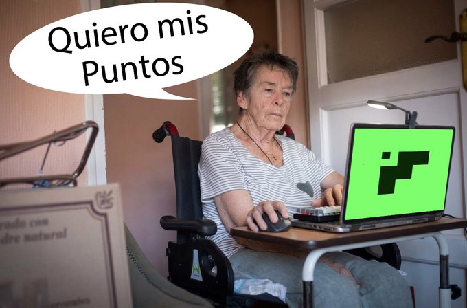 A meme featuring an older woman in a wheelchair using a mouse and looking at a green screen laptop with a black logo, accompanied by a speech bubble reading 'Quiero mis Puntos' (I want my points).