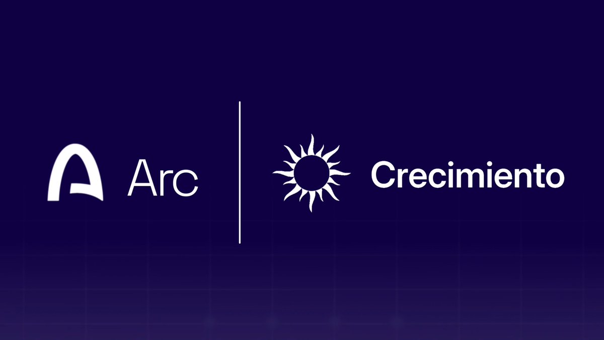 A dark purple background displaying two logos separated by a vertical line: 'Arc' on the left and 'Crecimiento' (with a sun icon) on the right.