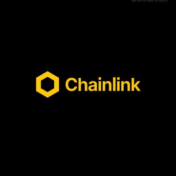 The image displays the Chainlink logo (a yellow hexagon) alongside the text "Chainlink" in yellow on a black background, visually representing the company's expanded partnership with Wyoming highlighted in the accompanying announcement about onchain verification of the $FRNT stablecoin's reserves.