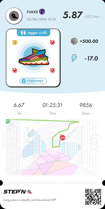 The image shows a smartphone screen that displays detailed information about a runner's jogger app. The screen provides details such as distance, time, steps taken, and calories burned during the run. It also shows an icon of a shoe and a map indicating the route followed by the runner. In addition to these elements, there are three small squares representing different types of shoes on the screen.