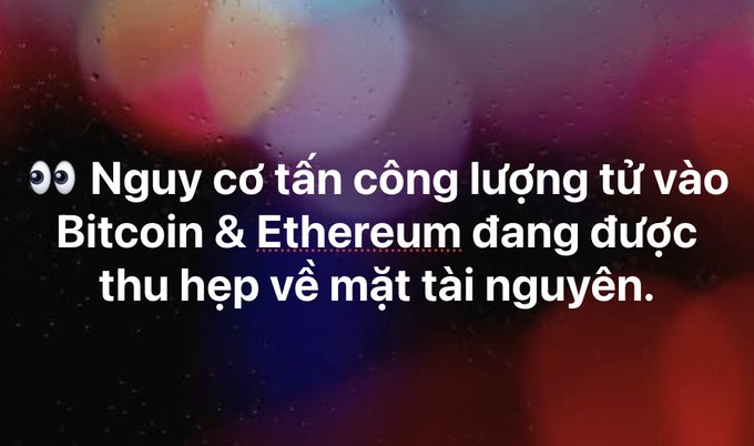 A Vietnamese-language graphic with a bokeh background displaying the quote: 'Nguy cơ tấn công lượng tử vào Bitcoin & Ethereum đang được thu hẹp về mặt tài nguyên.'